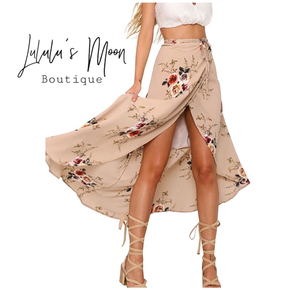 NWT Boho floral tie up skirt